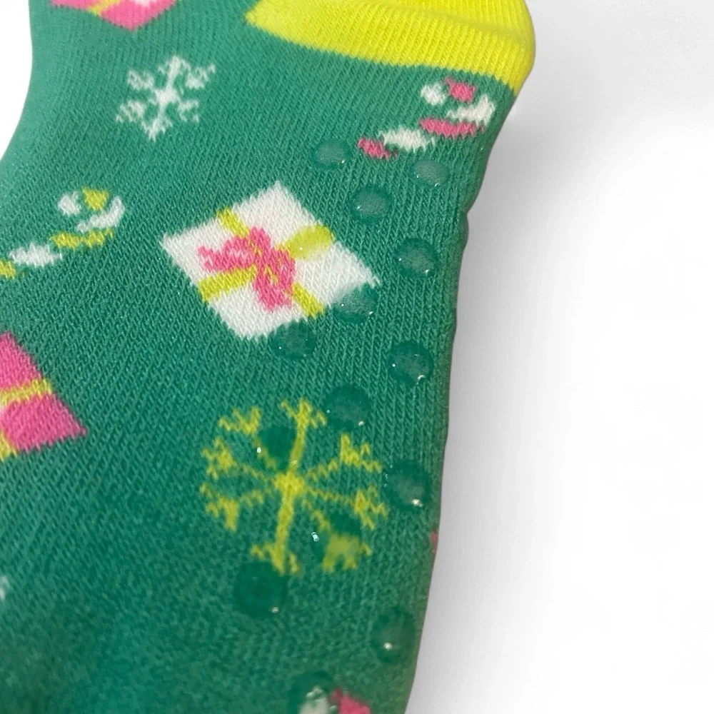 Festive Christmas Youth Socks - The COZY Sock‎ Collection - NWT - (2) Pair